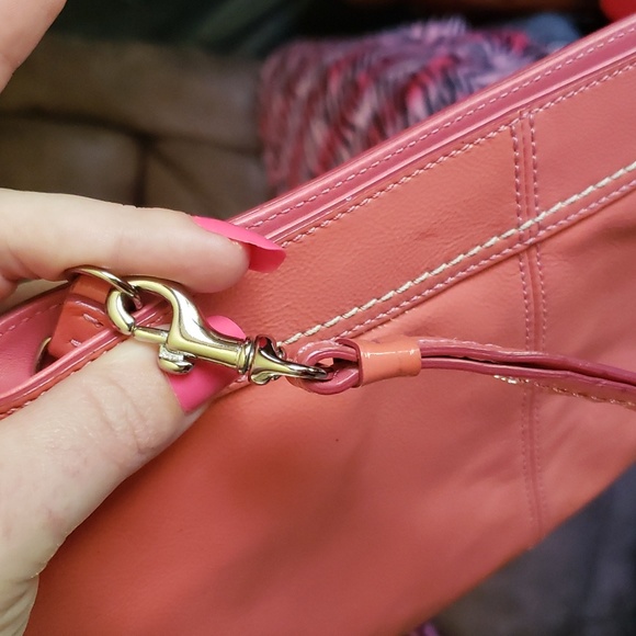 100% Authentic Coach bracelet NWT (made this into a bundle read description) - Picture 9 of 10